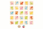 Juego Atrapa la carta de Goki: veinticinco cartas de madera con animales de cinco colores y los dos dados