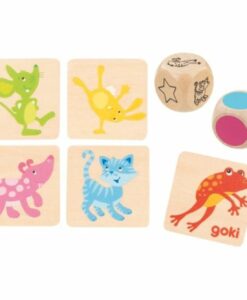 Cinco cartas de animales de colores del juego Atrapa la carta de Goki junto al dado de colores y al de animales