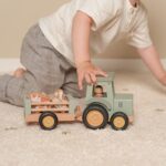 Tractor de madera con remolque - Pequeña granja - Image 3