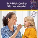 Madre usando el estimulador oral vibratorio Buzz Buddy con una niña; texto sobre silicona de calidad