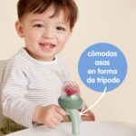 Detalle del asa en trípode del alimentador b.box, que se sostiene solo sobre la mesa