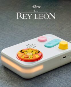 Cuentacuentos FABA+ encendido con el disco sonoro de El Rey León colocado en el lector central