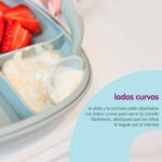 Detalle del divisor extraíble del plato b.box, con el borde elevado que retiene la comida
