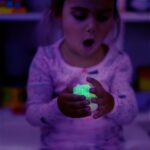 Playfoam que brilla en la oscuridad · pack de 4 – Learning Resources - Imagen 4