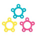 Mordedor Donut de ARK para bebé en tres colores: anillos turquesa, amarillo y rosa con cinco aros texturizados