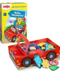 Hello, Vacation! de HABA: caja del juego junto al coche rojo cargado de equipaje