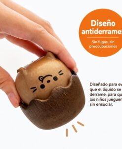 Pompero antiderrames Woody: mano volcando el pompero: diseño antiderrames sin fugas