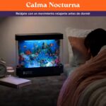 Lámpara acuario sensorial: el acuario iluminando un dormitorio a oscuras antes de dormir