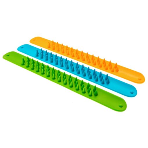 Pulseras slap sensoriales con pinchos: las tres pulseras de lado con los pinchos de silicona