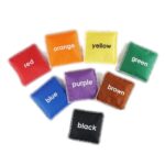Saquitos de colores para lanzar: ocho saquitos de colores con el nombre de cada color impreso en inglés
