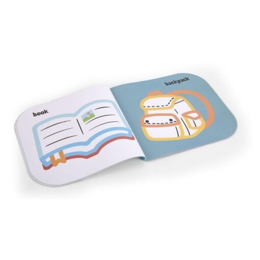 Cuaderno colorea sin salirte Daily Life de Jarmelo: doble página con un libro y una mochila