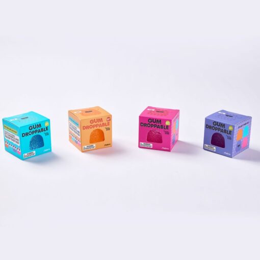 Gum Droppable de J'adore: las cuatro cajas de colores de la gama alineadas sobre fondo blanco