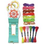 Kidz Maker Pulseras de la amistad de 4M: contenido: rueda de tejer en su soporte turquesa con ventosa, hilos y cordones