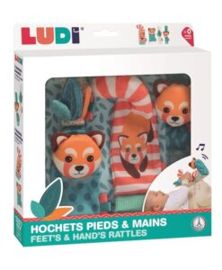 Calcetines y pulseras sonajero de Ludi: caja con los calcetines y pulseras de panda rojo vistos por la ventana
