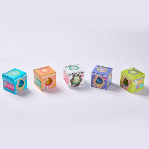 Magic Orb de J'adore: las cinco cajas de colores de la gama alineadas sobre fondo blanco