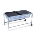 Mesa sensorial de agua y arena Edx: mesa sensorial cerrada con las dos tapas negras formando un tablero