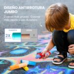 Tizas lavables RAINBOW de Jarmelo: niño pintando con la tiza puesta en el soporte