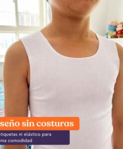 Camiseta de compresión sensorial: detalle del pecho de un niño con la camiseta, diseño sin costuras ni etiquetas
