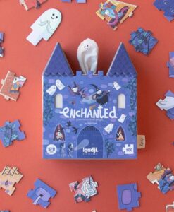 Puzzle Enchanted de Londji: caja con forma de castillo y un fantasma de tela asomando, con piezas alrededor