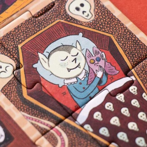 Puzzle Enchanted de Londji: detalle de un monstruo en la cama junto a un gato rosa
