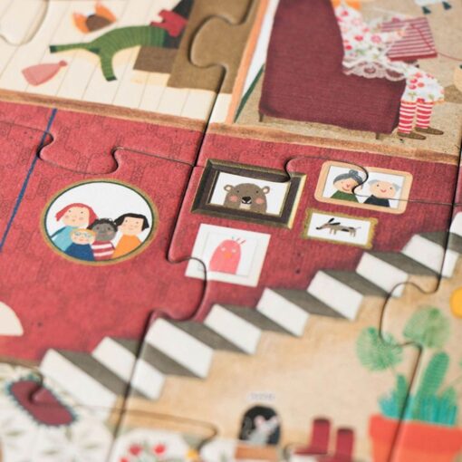 Puzzle Welcome to my home: detalle de la escalera con retratos de familia en la pared