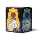 Capibara squishy Sugar Capybara: caja negra Sugar Capybara con el dibujo de la capibara naranja